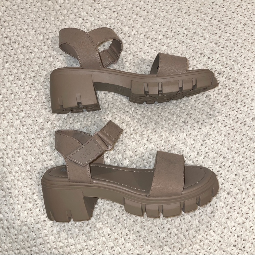 Mia Sandal